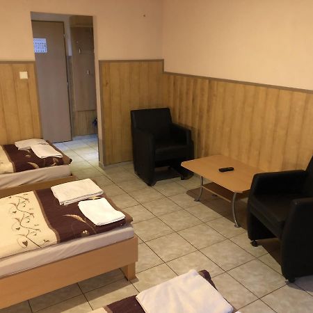 Batavya Penzion Topoľčany エクステリア 写真