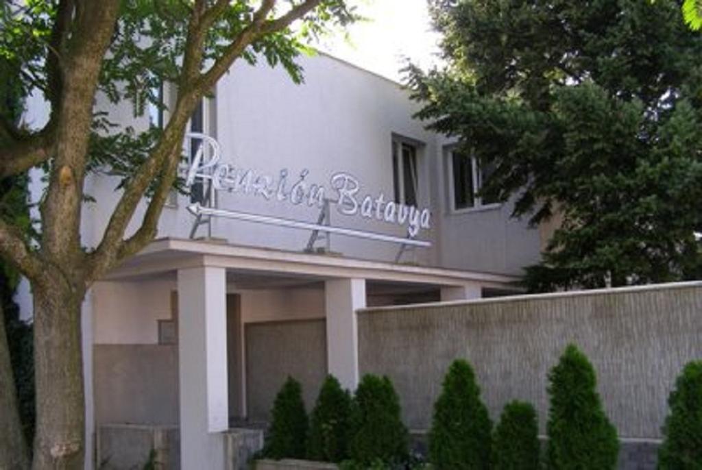 Batavya Penzion Topoľčany エクステリア 写真