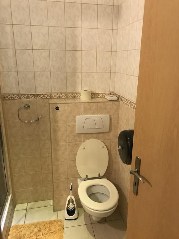 Batavya Penzion Topoľčany エクステリア 写真