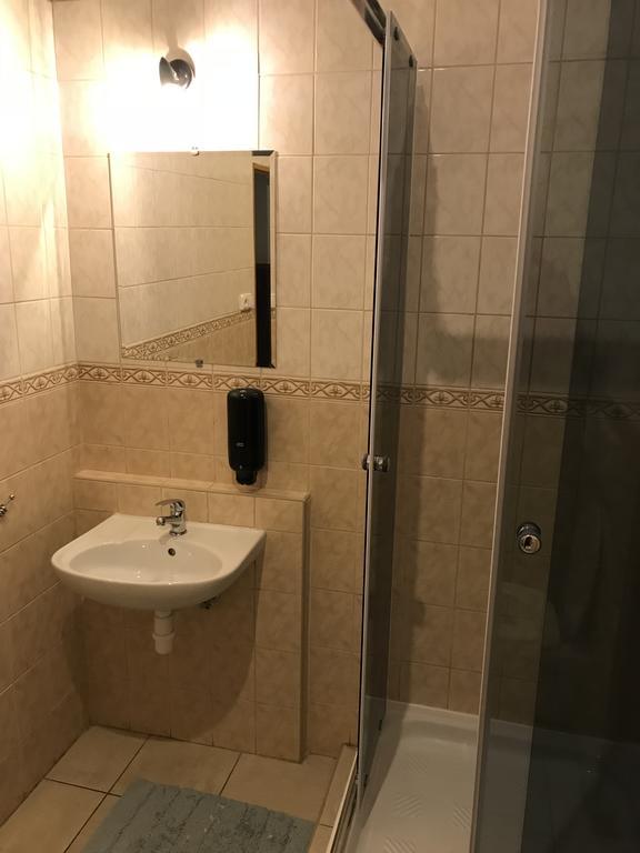 Batavya Penzion Topoľčany エクステリア 写真