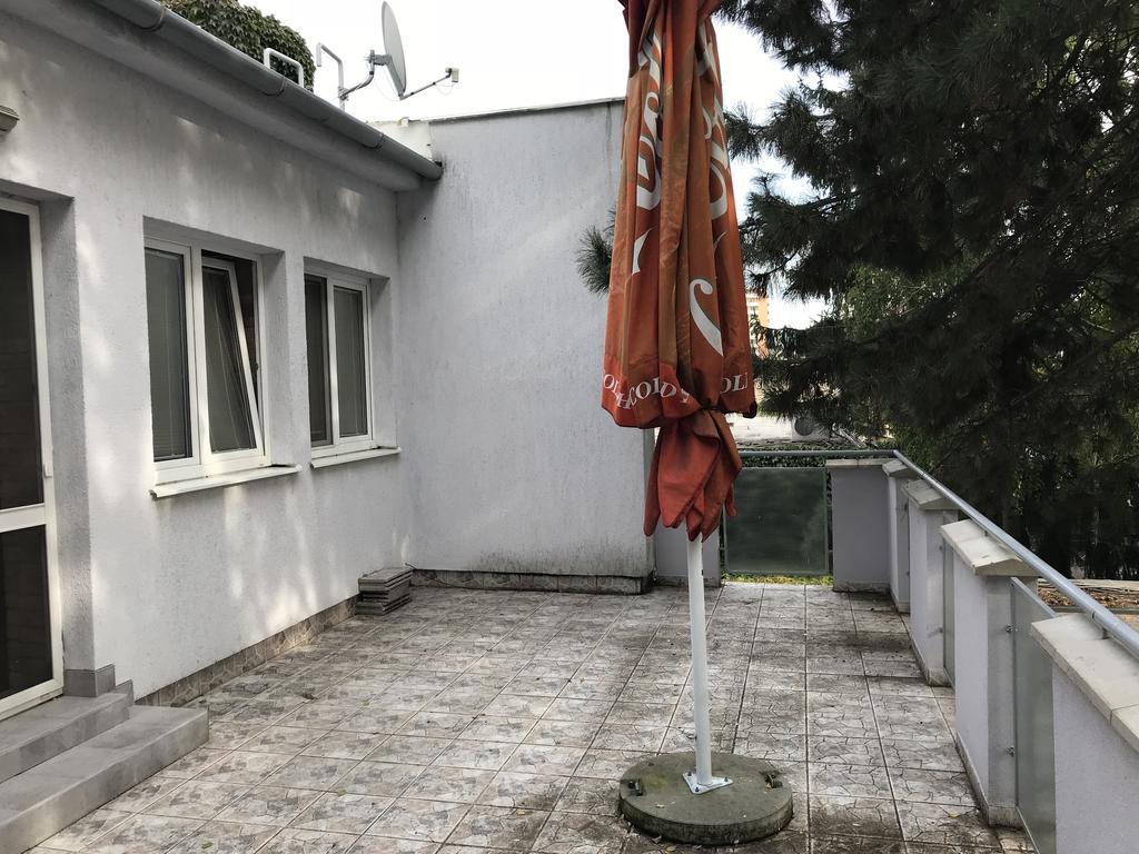 Batavya Penzion Topoľčany エクステリア 写真
