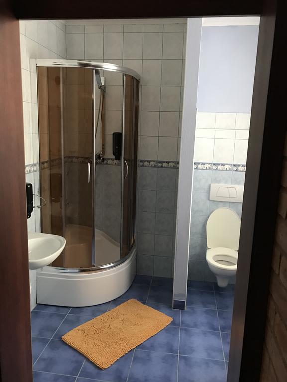 Batavya Penzion Topoľčany エクステリア 写真
