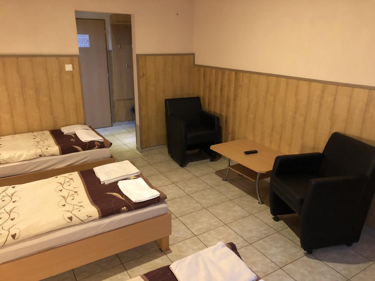 Batavya Penzion Topoľčany エクステリア 写真